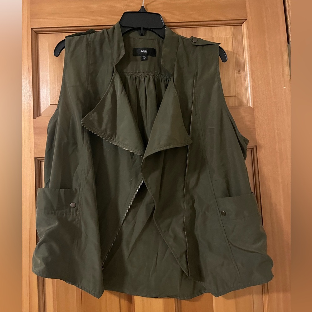 Mossimo green Utility Vest with Waterfall Front